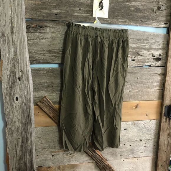 suzy Shier Size Small Green Paperbag Waist Capri Pants - Picture 3 of 5